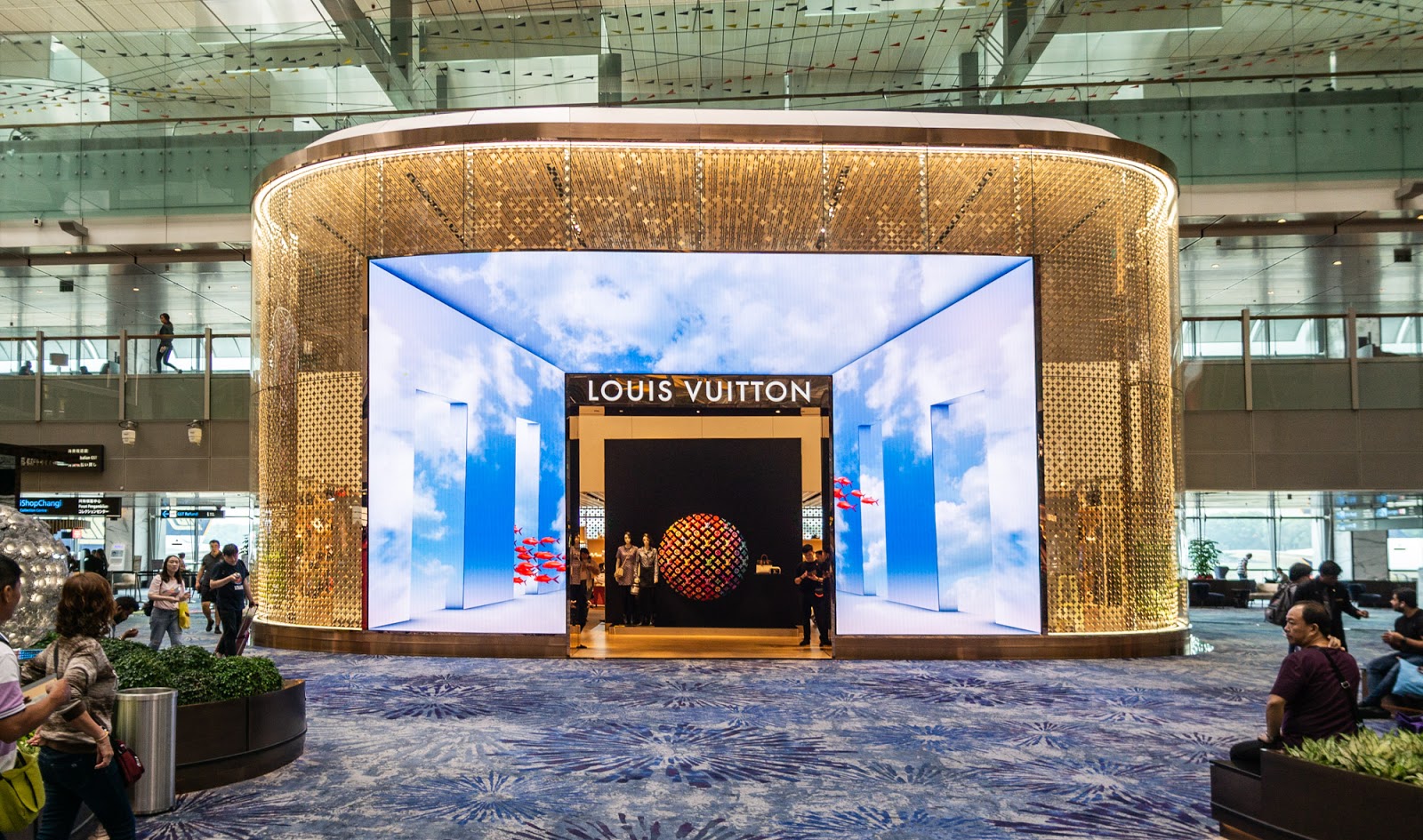 Louis Vuitton  Singapore Changi airport 